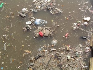 Regarder cette eau